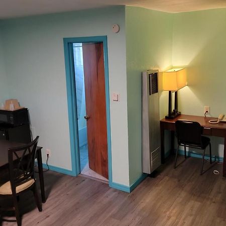 Trade Winds Motel 柴尔德里斯 外观 照片