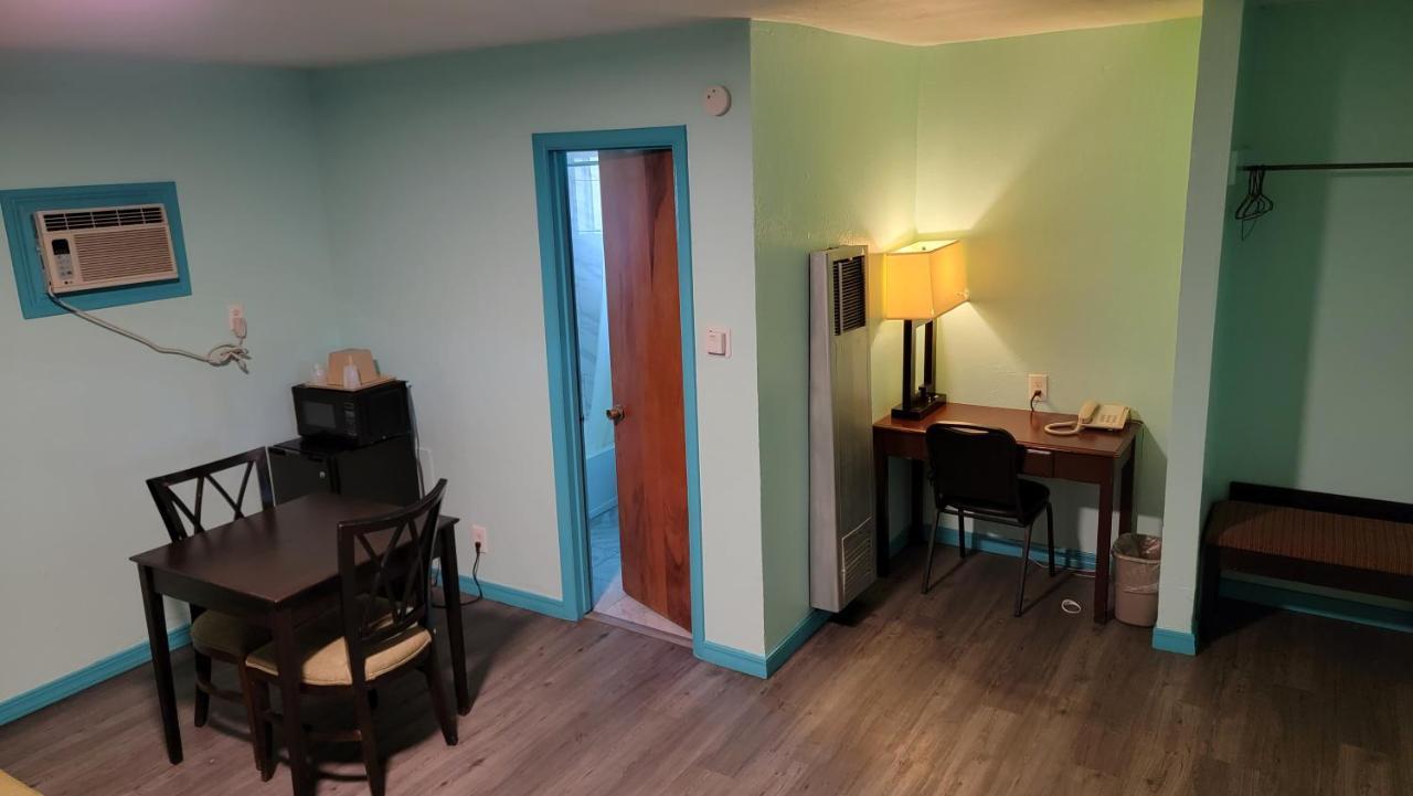 Trade Winds Motel 柴尔德里斯 外观 照片