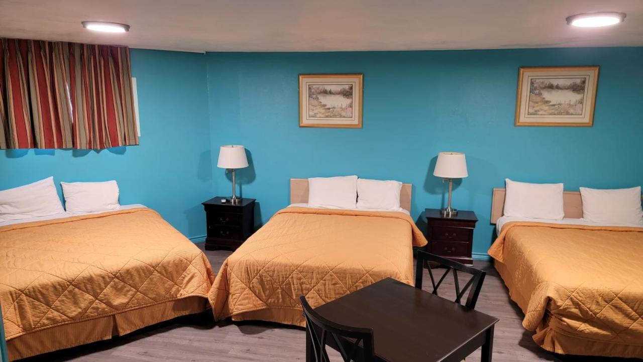 Trade Winds Motel 柴尔德里斯 外观 照片