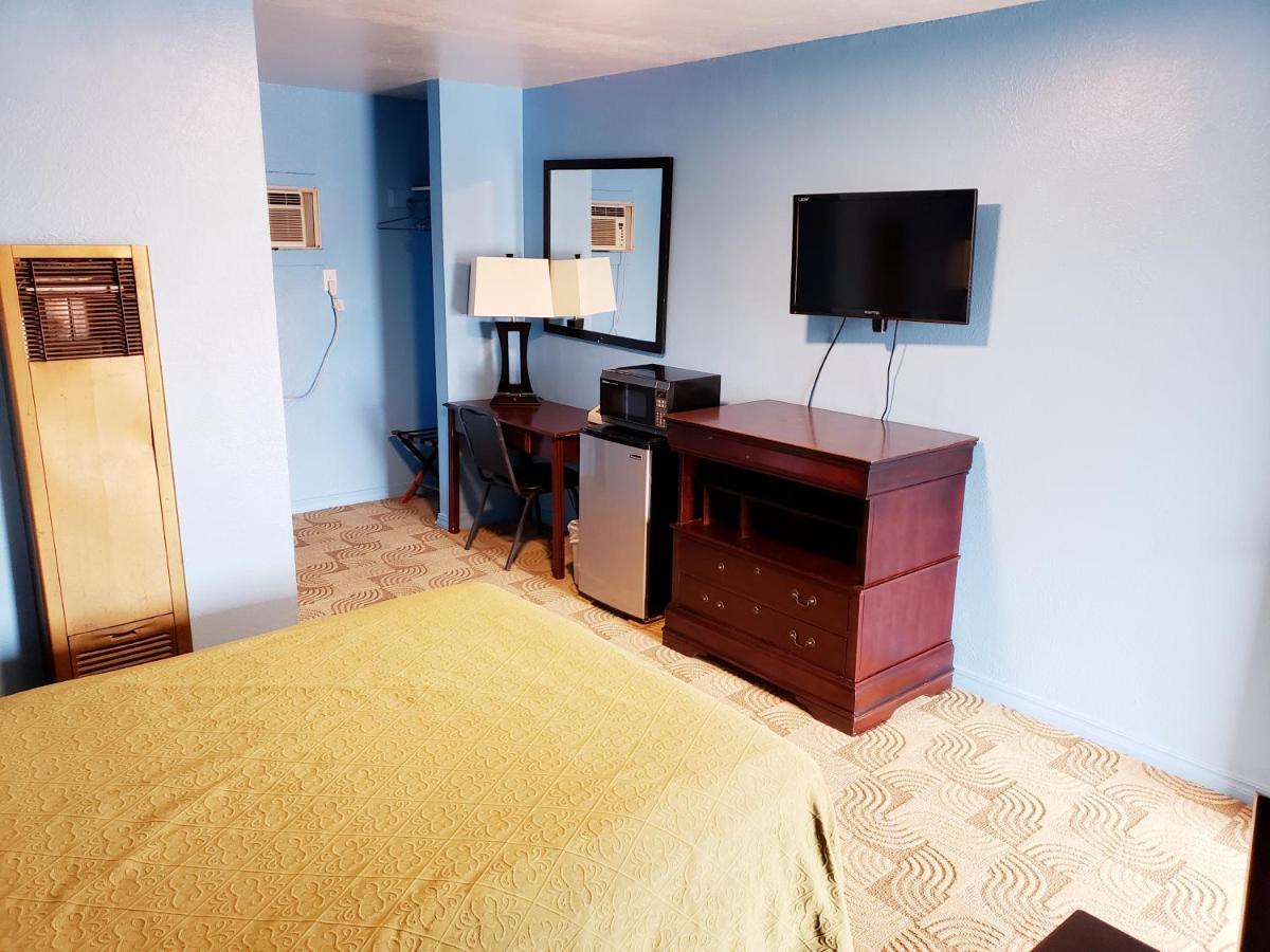 Trade Winds Motel 柴尔德里斯 外观 照片